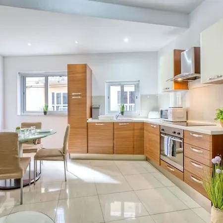 Walk To Sliema & Ferries Gzira Apartament *