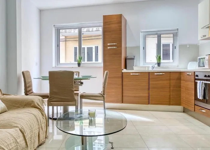 Walk To Sliema & Ferries Gzira Apartament