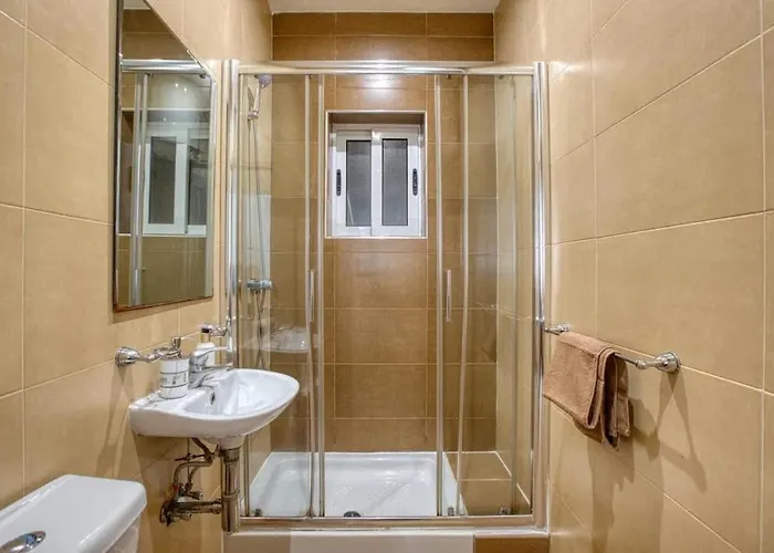 Walk To Sliema & Ferries Gzira Tal-Hriereb