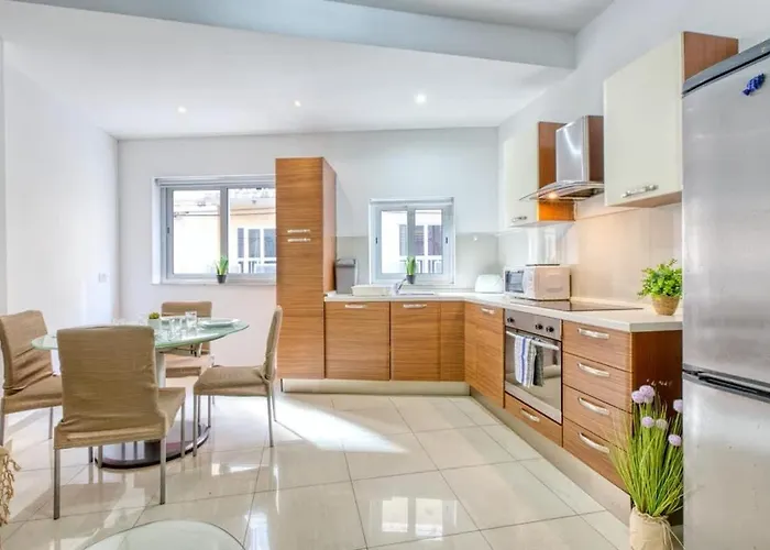 Walk To Sliema & Ferries Gzira Apartament *