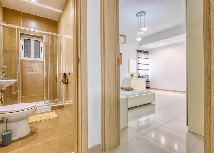 Walk To Sliema & Ferries Gzira Tal-Hriereb