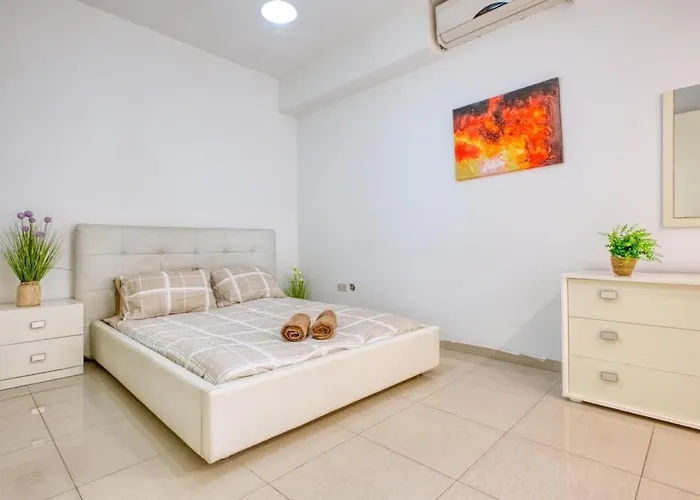 Walk To Sliema & Ferries Gzira Apartament *