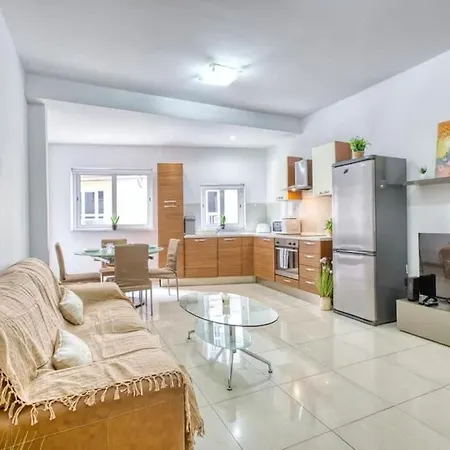 Walk To Sliema & Ferries Gzira Apartamento *