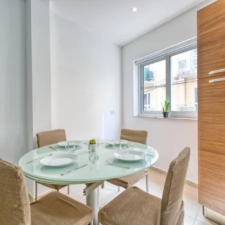 Spacious 1Br Apartment, Walk To Sliema Promenade Apartment Tal-Hriereb