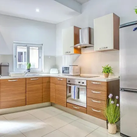 Spacious 1Br Apartment, Walk To Sliema Promenade Tal-Hriereb