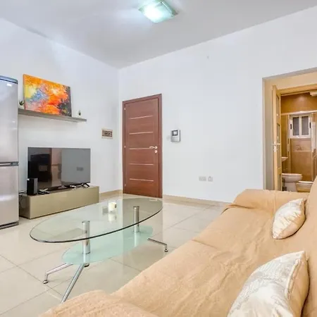 Spacious 1Br Apartment, Walk To Sliema Promenade Tal-Hriereb