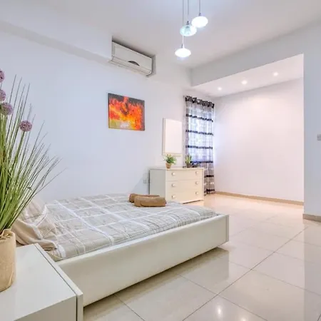 Walk To Sliema & Ferries Gzira Apartamento *
