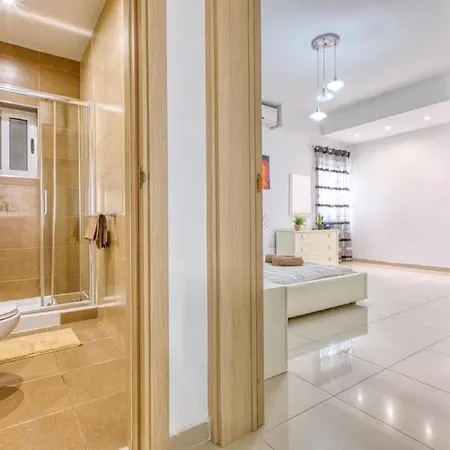 Spacious 1Br Apartment, Walk To Sliema Promenade Tal-Hriereb