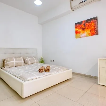 Spacious 1Br Apartment, Walk To Sliema Promenade Apartment *