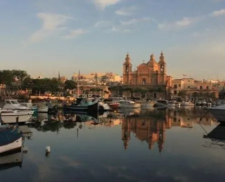 Spacious 1br Apartment, Walk To Sliema Promenade Appartement