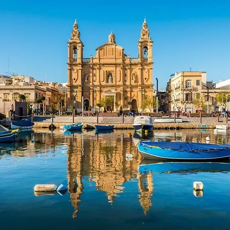 Spacious 1br Apartment, Walk To Sliema Promenade *