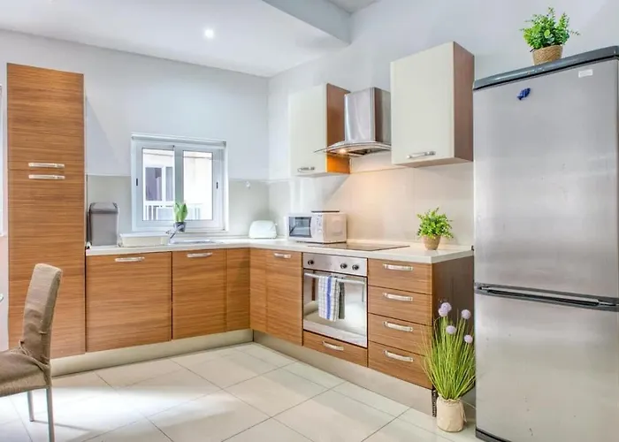 Walk To Sliema & Ferries Gzira Tal-Hriereb