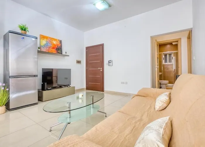 Walk To Sliema & Ferries Gzira Tal-Hriereb