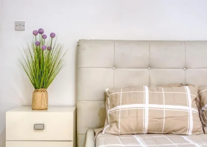 Walk To Sliema & Ferries Gzira